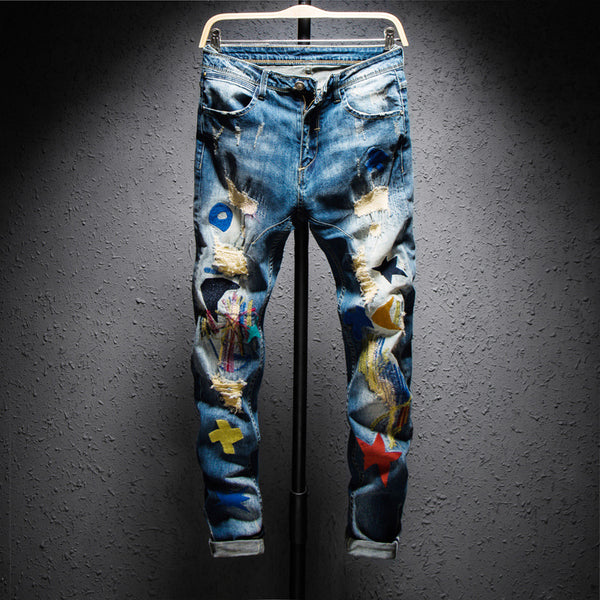 Jeans Azules con Parches Bordados Coloridos