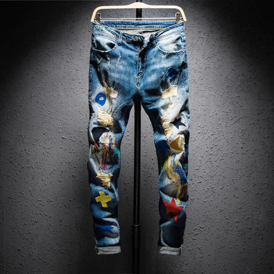 Jeans Azules con Parches Bordados Coloridos