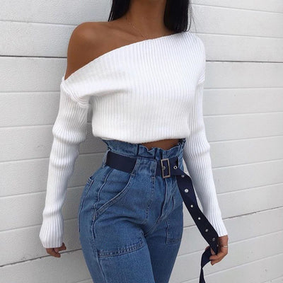 Blusa Blanca con Hombro Caído y Manga Larga