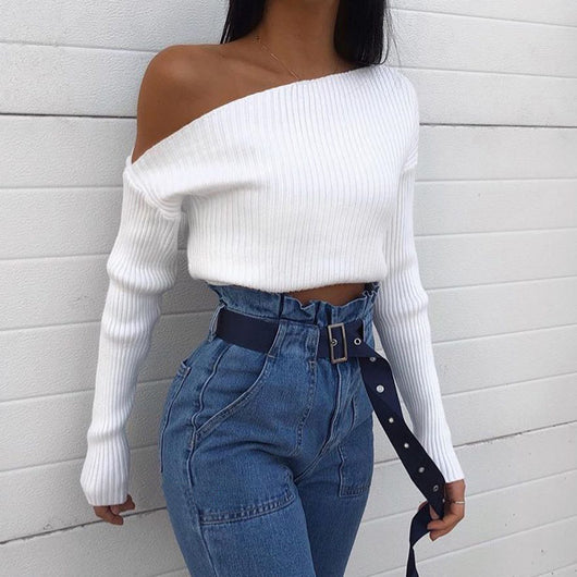 Blusa Blanca con Hombro Caído y Manga Larga