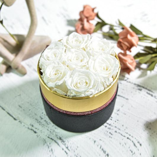 Caja de Regalo Navideña con Rosas Preservadas Hug Bucket - Image 24
