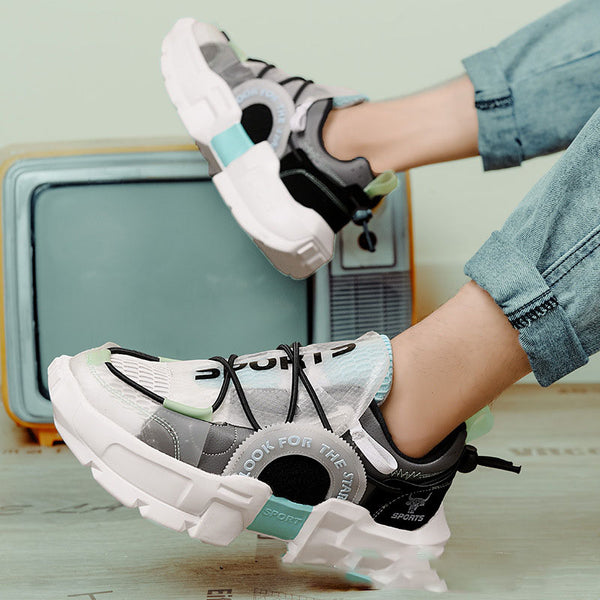 Tenis Gris de Piso Plano con Cordones - Diseño Clásico y Cómodo