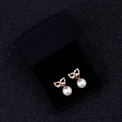 Aretes Elegantes de Corazón con Moño de Circonia y Perla - Image 10