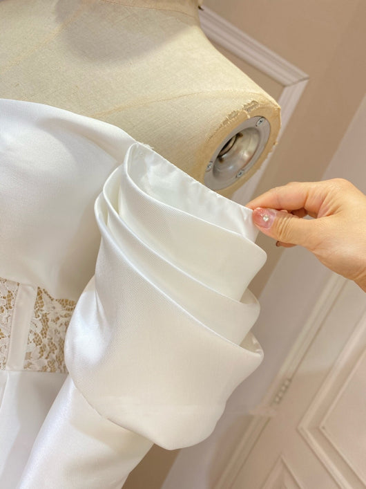 Vestido Elegante con Hombros Descubiertos y Mangas Abullonadas - Image 10