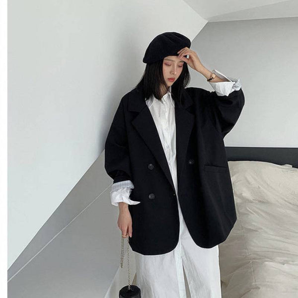Traje Universitario con Corte Relajado y Presencia Sofisticada