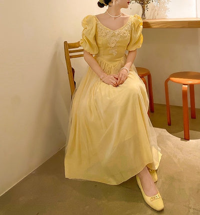 Vestido de Satén Elegante con Falda Princesa y Detalles de Malla - Image 8