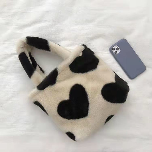 Bolso Peludo de Invierno con Diseño de Corazón Negro