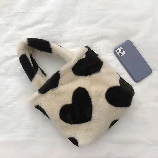 Bolso Peludo de Invierno con Diseño de Corazón Negro