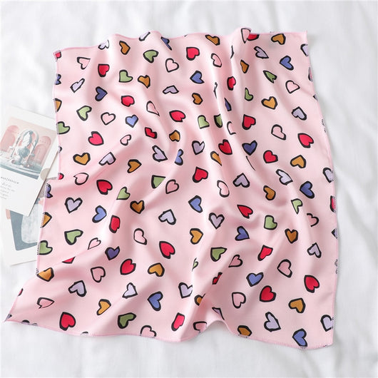 Pañuelo de Seda Estampado Corazones - Foulard Cuadrado Multiuso para Mujer - Image 3
