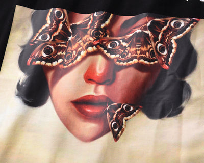 Playera Oversize Suelta con Estampado de Mariposas y Labios Rojos - Image 4