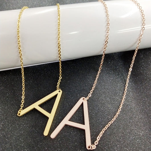 Collar Inicial Acero Inoxidable Chapado en Oro Rosa