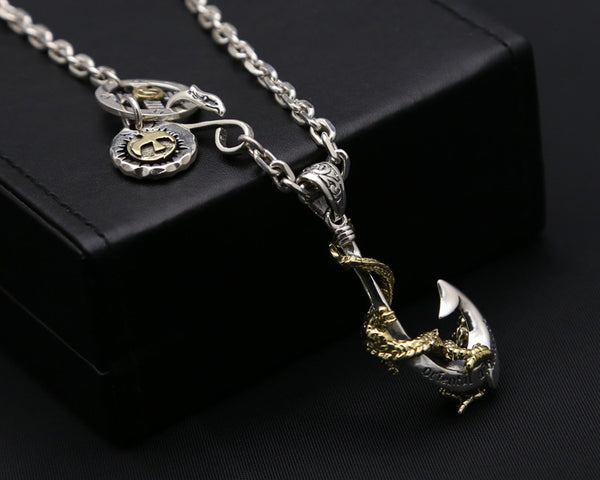 Colgante Dragón Dorado con Ancla Pirata - Joya Masculina de Acero