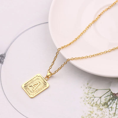 Collar con Dije de Letra del Alfabeto Inglés - Image 12
