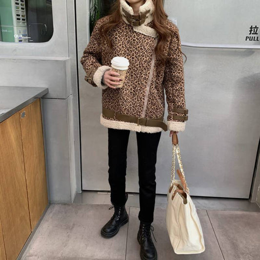 Abrigo Estampado Leopardo con Solapa de Lana de Cordero y Mangas Largas Acolchado - Image 2