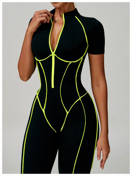 Jumpsuit Deportivo con Espalda Abierta y Detalles en Contraste - Image 14