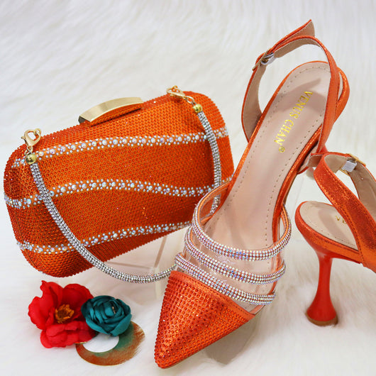 Conjunto Elegante: Bolso Azul Royal Cuadrado y Tacones Puntiagudos - Image 4