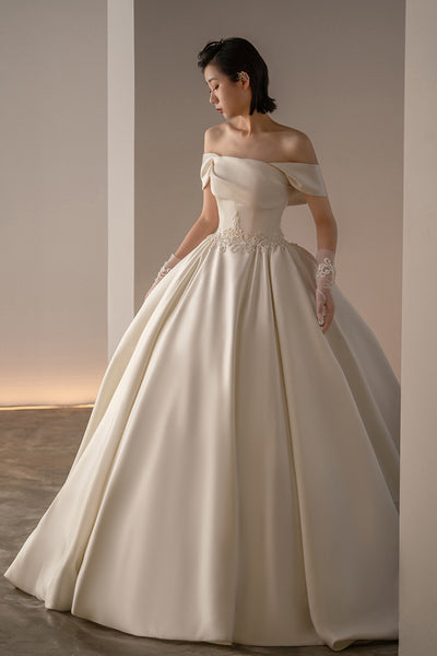 Vestido de Novia Retro Satinado con Hombros Descubiertos y Cola Elegante - Image 10