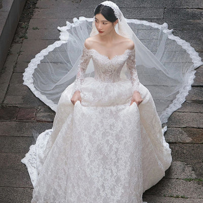 Vestido de Novia con Encaje Trailing y Mangas Largas Hombro Descubierto