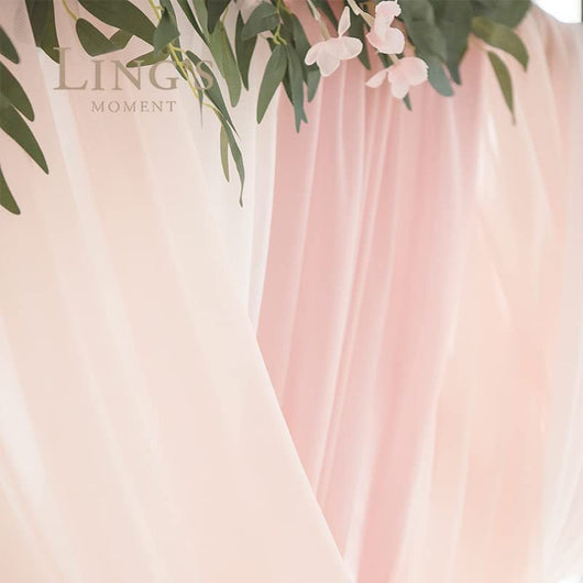 Arco de Bodas con Decoraciones Florales Colgantes - Image 4