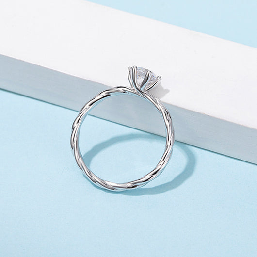 Anillo de Moissanita de 0.5 Quilates con Diseño Clásico de Seis Puntas