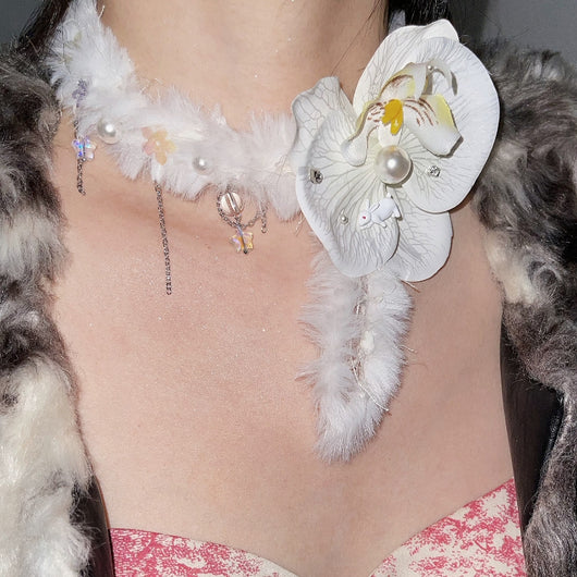 Collar Ajustable de Orquídea Phalaenopsis en Peluche Tricolor - Image 10