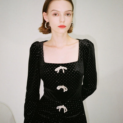 Vestido Negro de Terciopelo con Detalles Dorados Mariposa - Image 9