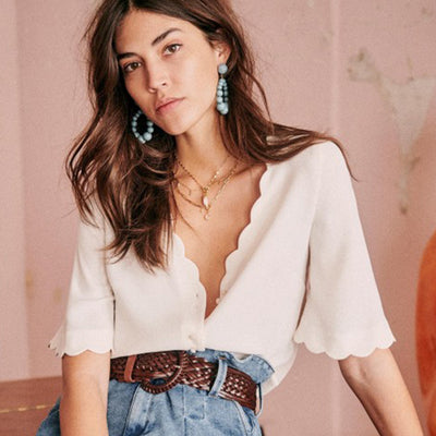 Blusa Elegante con Cuello V y Mangas Pétalos - Versátil y Sofisticada - Image 4