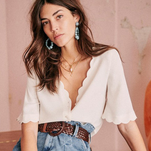 Blusa Elegante con Cuello V y Mangas Pétalos - Versátil y Sofisticada - Image 4