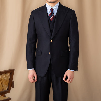 Traje Tres Piezas Slim Fit Azul Marino con Solapa de Caballero - Image 4