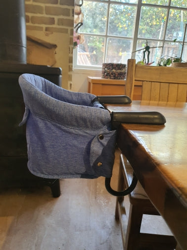 Silla Alta Portátil para Bebé con Cinturón de Seguridad y Funda Protectora - Image 10