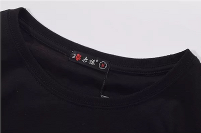 Playera Manga Corta con Calamar Bordado - Image 7