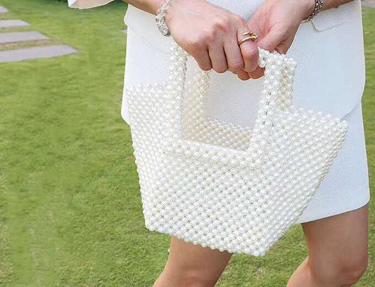 Bolsa Tote Blanca con Marco de Perlas