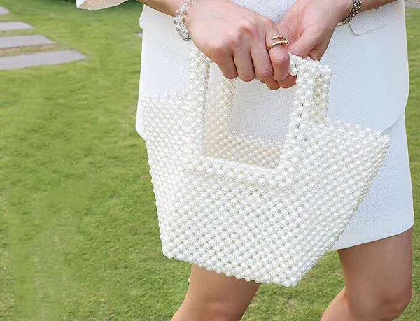 Bolsa Tote Blanca con Marco de Perlas
