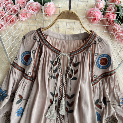Blusa Elegante con Bordados y Mangas Farol con Cordones - Image 13