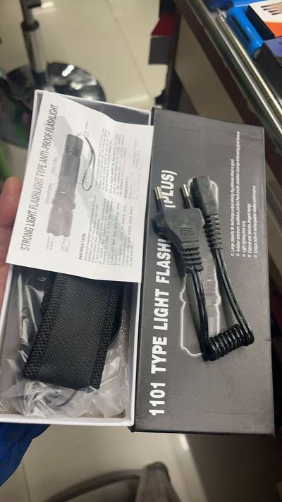 Linterna Táctica de Alta Intensidad para Defensa Personal - Image 7