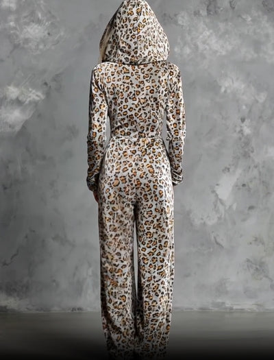 Jumpsuit Leopardo Terciopelo Oversize con Capucha - Image 10