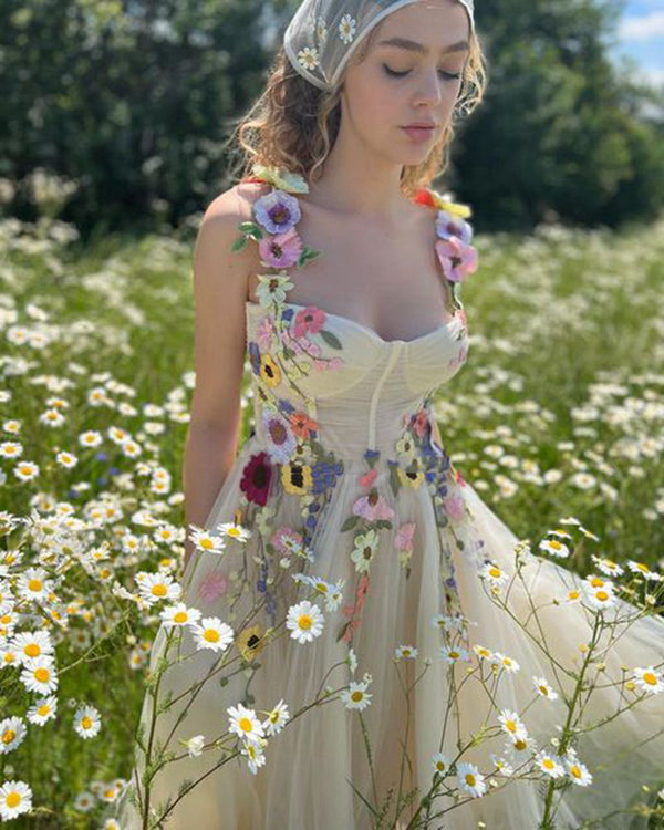 Vestido de Fiesta Champagne con Tul Fluido y Escote Corazón