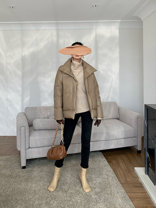 Chaqueta Corta Acolchada en Khaki para Mujer - Image 4