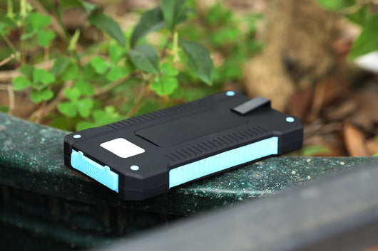 Cargador Solar Portátil Ultradelgado para Celular con Luz de Campamento - Image 6