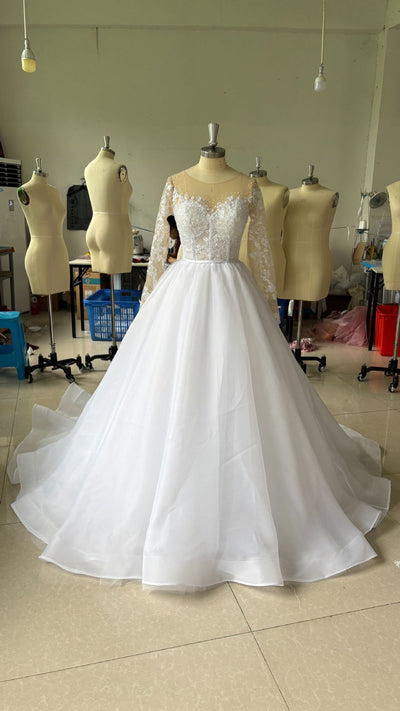 Vestido de Novia Largo con Hombros Descubiertos y Bordados Elegantes - Image 11