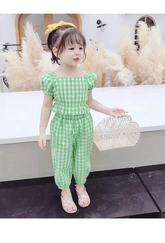 Conjunto Infantil de Dos Piezas con Blusa de Mangas Abullonadas y Estampado Floral - Image 13
