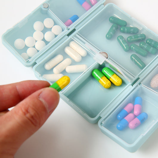 Organizador de Medicinas Semanal con 7 Compartimentos y Cierre Magnético - Image 5