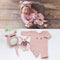 Conjunto Suave de 3 Piezas: Pijama Tejido, Gorro, Muñeca y Ratón