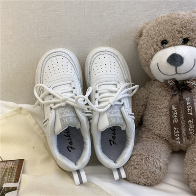 Zapatillas Blancas de Suela Gruesa y Punta Redonda - Versátiles y Cómodas - Image 4
