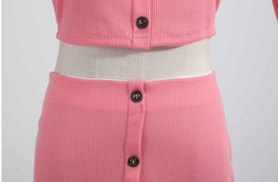 Conjunto Femenino Elegante Hombros Descubiertos con Botones - Falda y Blusa Ajustada - Image 24