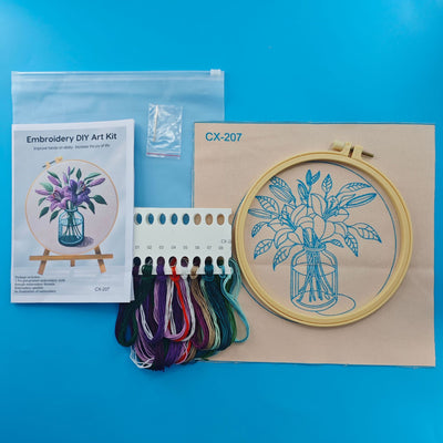 Bordado de Lirio Púrpura Artesanal - Image 4