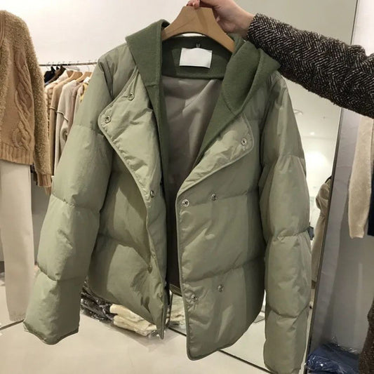 Abrigo Térmico Acolchado con Capucha y Diseño Superpuesto