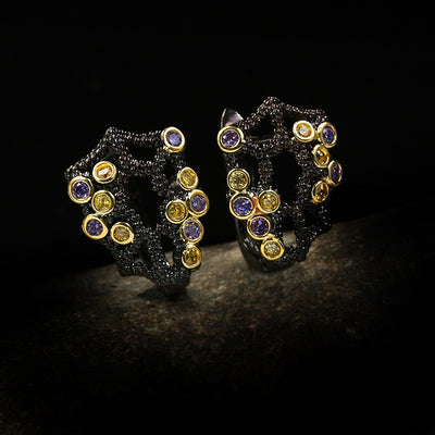 Aretes Flor de Diamante Hueco con Cristales Brillantes - Image 5