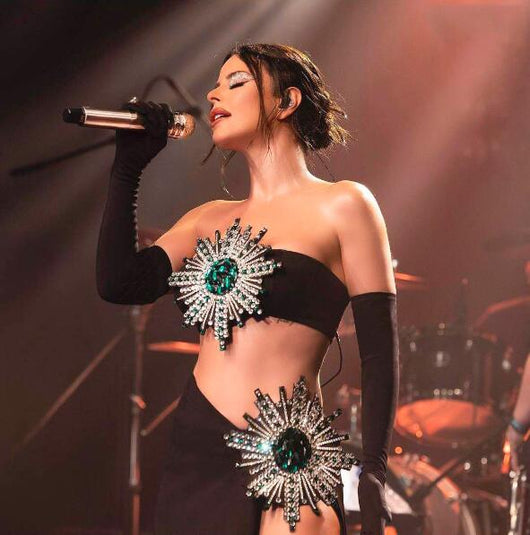 Conjunto Bandage con Crop Top de Strass y Falda Asimétrica - Image 2