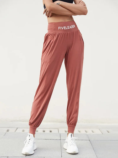 Pantalones deportivos con cintura ajustable y lettering - Image 29